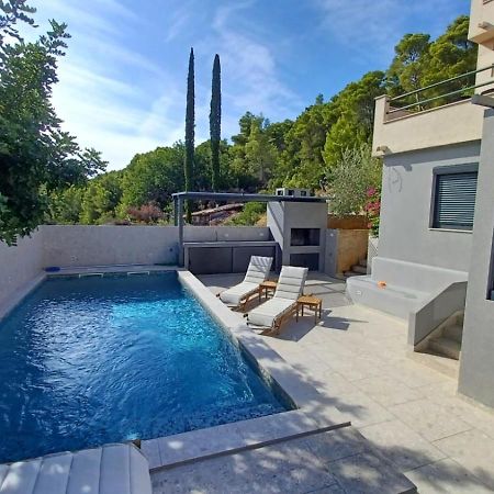 Apartments Belic With Pool Jelsa  Exterior foto