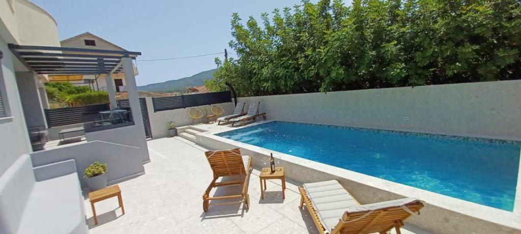 Apartments Belic With Pool Jelsa  Exterior foto