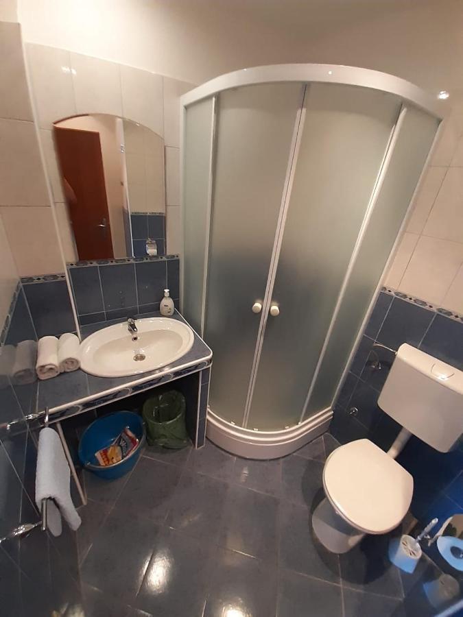 Apartments Belic With Pool Jelsa  Exterior foto