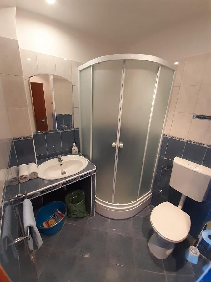 Apartments Belic With Pool Jelsa  Exterior foto