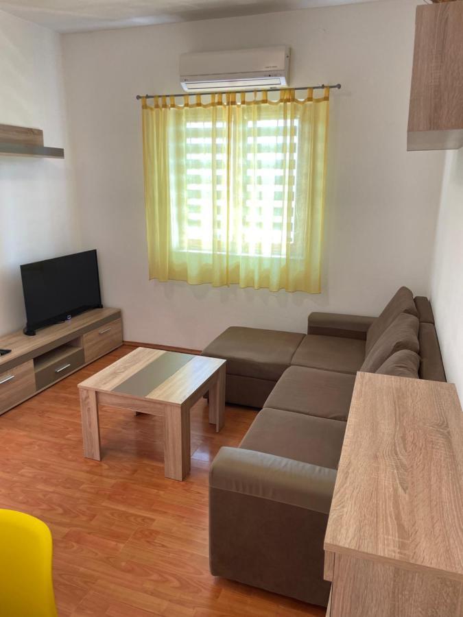 Apartments Belic With Pool Jelsa  Exterior foto