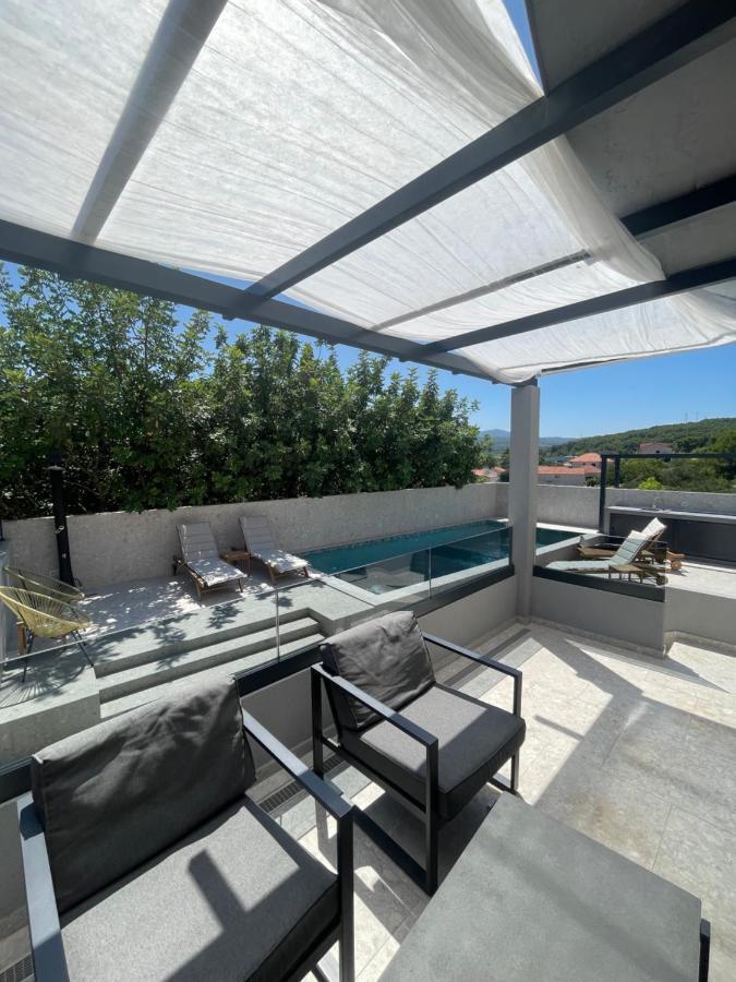 Apartments Belic With Pool Jelsa  Exterior foto