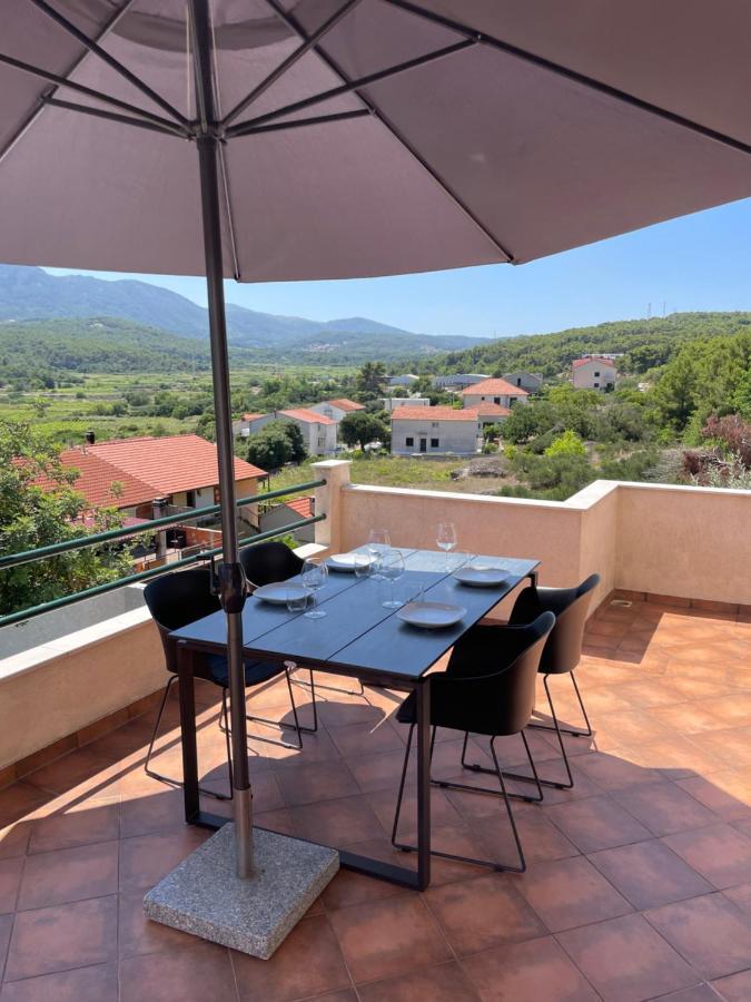 Apartments Belic With Pool Jelsa  Exterior foto