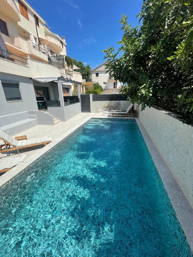 Apartments Belic With Pool Jelsa  Exterior foto