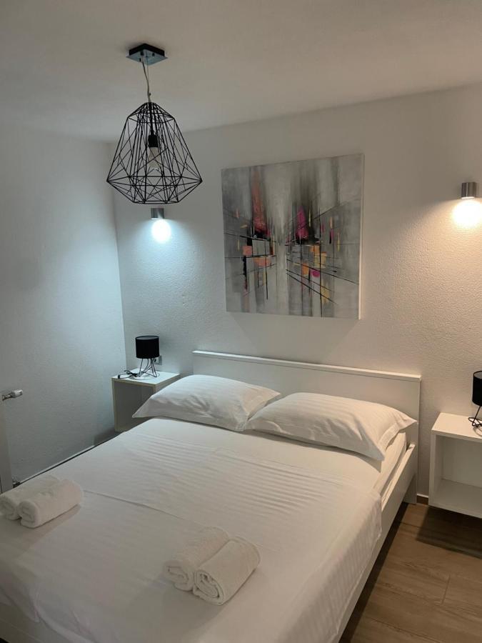 Apartments Belic With Pool Jelsa  Exterior foto