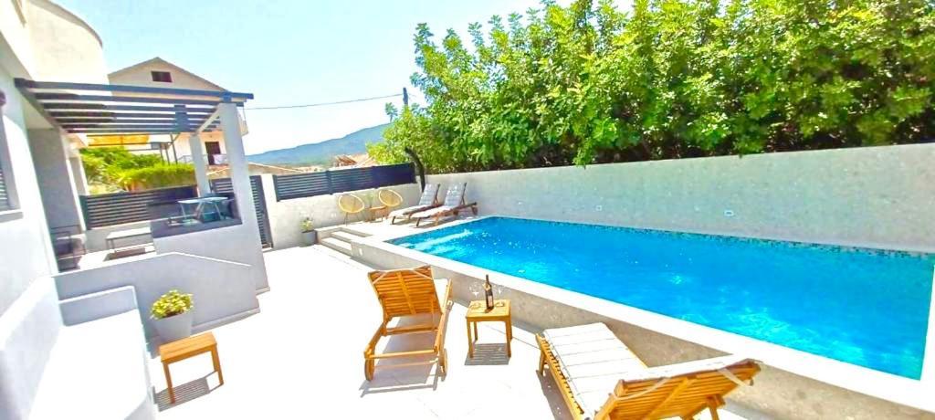 Apartments Belic With Pool Jelsa  Exterior foto