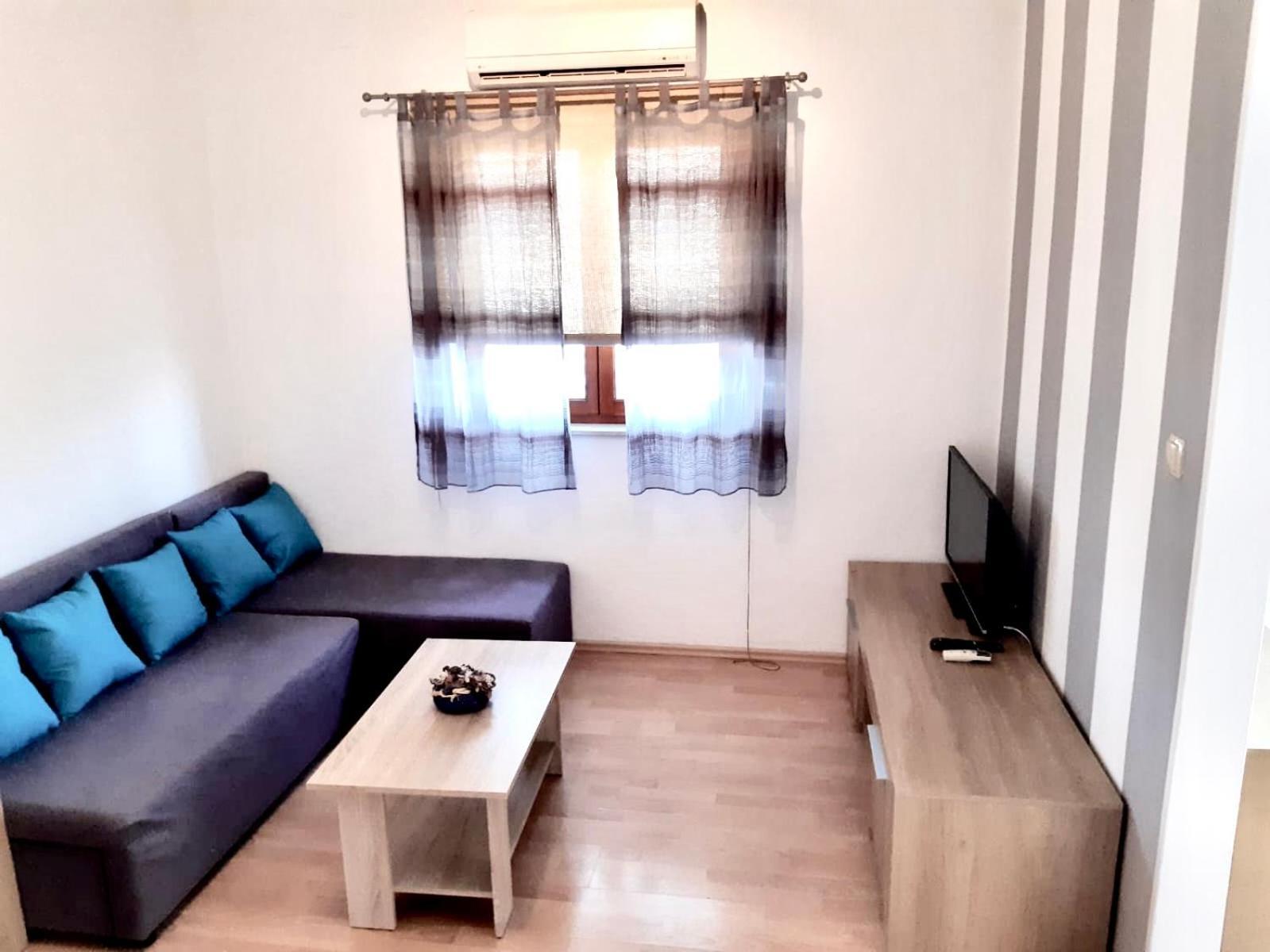 Apartments Belic With Pool Jelsa  Exterior foto