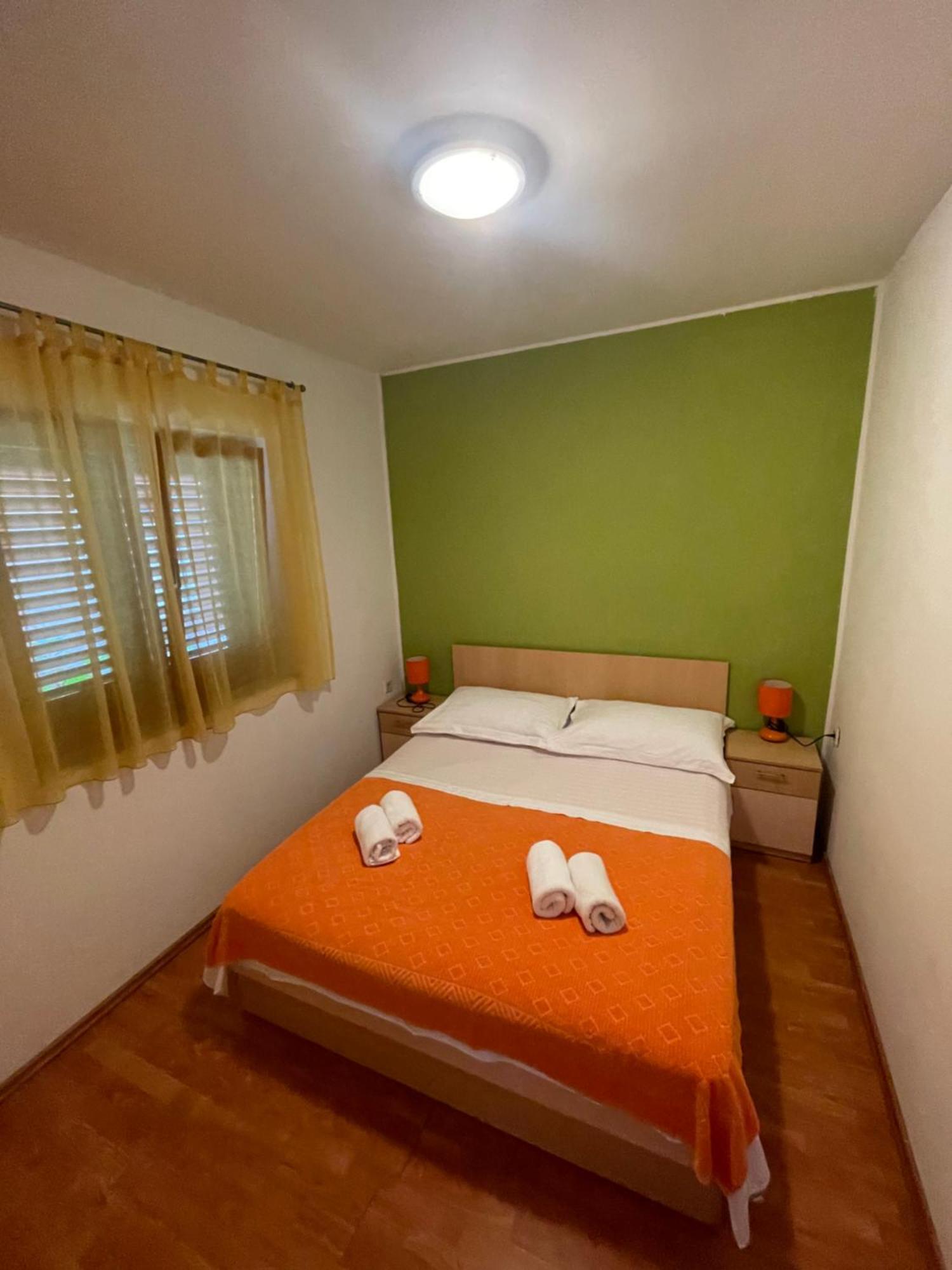 Apartments Belic With Pool Jelsa  Exterior foto