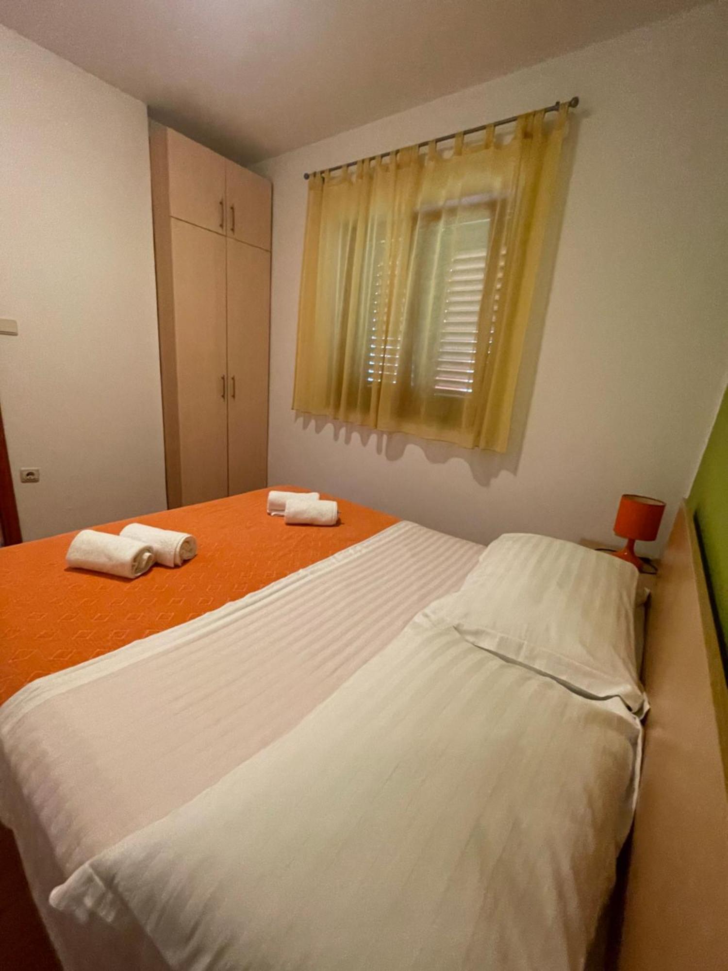Apartments Belic With Pool Jelsa  Exterior foto