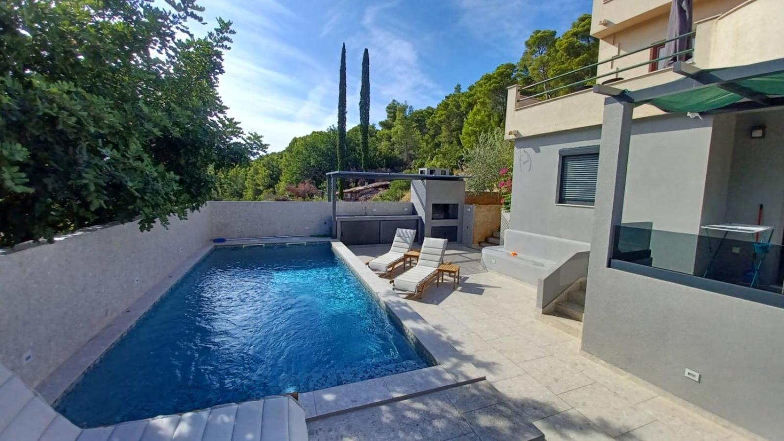 Apartments Belic With Pool Jelsa  Exterior foto