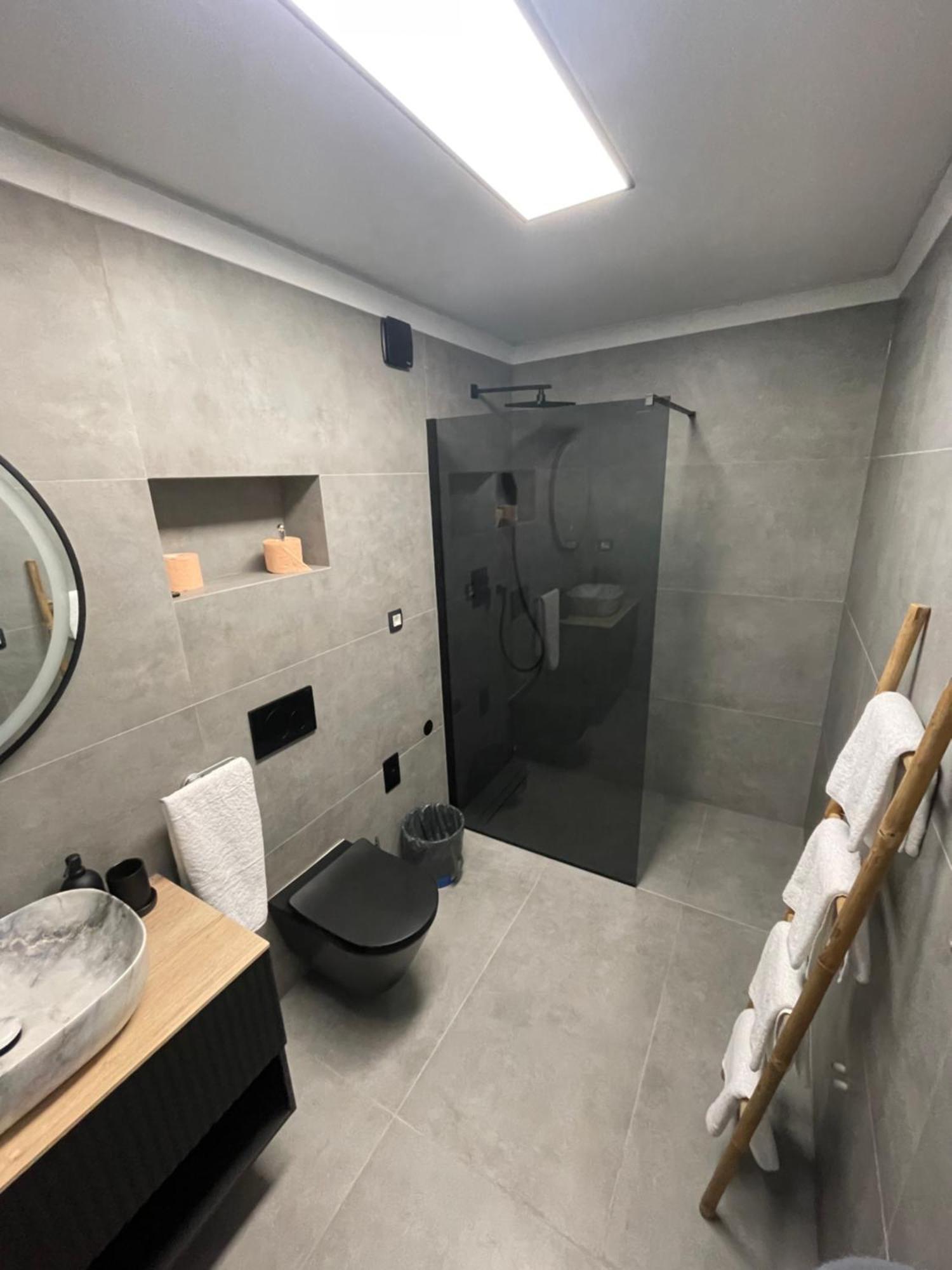 Apartments Belic With Pool Jelsa  Exterior foto